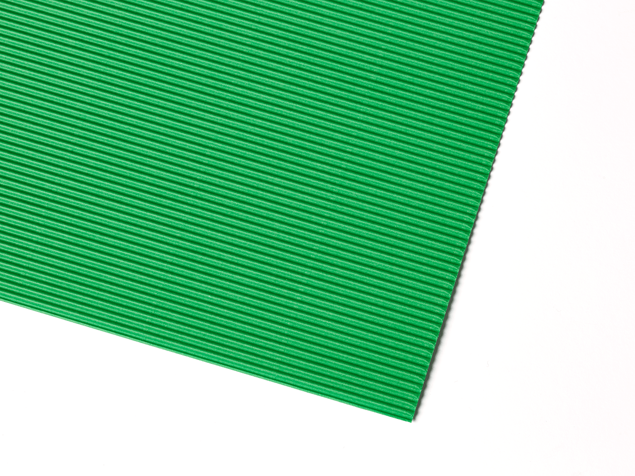 Coloured corrugated cardboard, 1 corrugated side and 1 smooth side